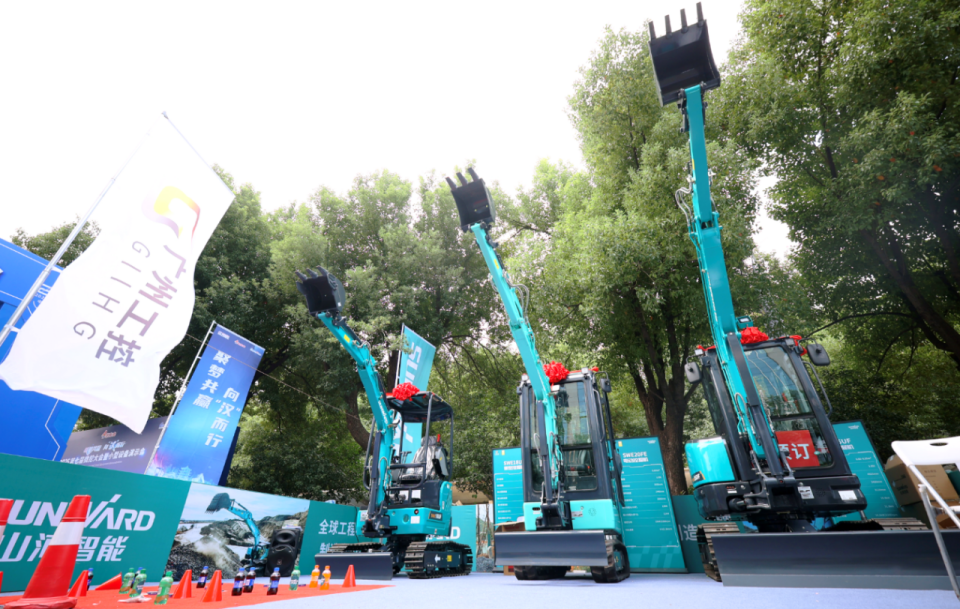 TVT体育官网智能微挖“天团”闪耀武汉，引领绿色施工潮流